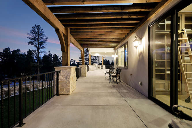 Pergola covering long side deck